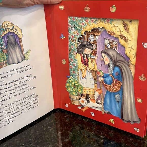 Cinderella & Snow White Step Inside -Magic 3-Dimensional Fairy-Tale Worl… - Picture 6 of 10